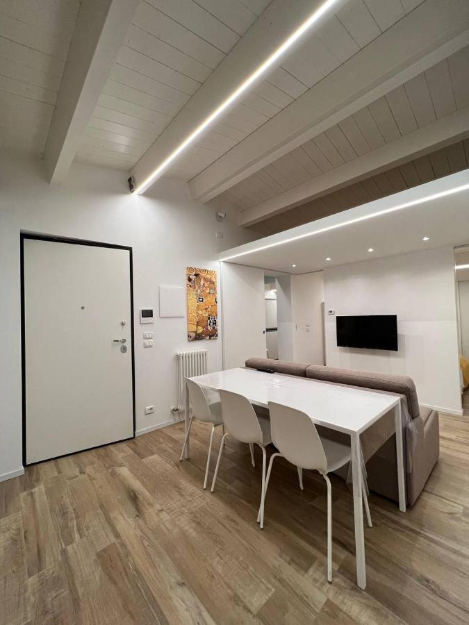 Casa Klimt Vicinissima Al Mare Parcheggio Privato Gratuito Se Disponibile Apartment Pescara Exterior foto