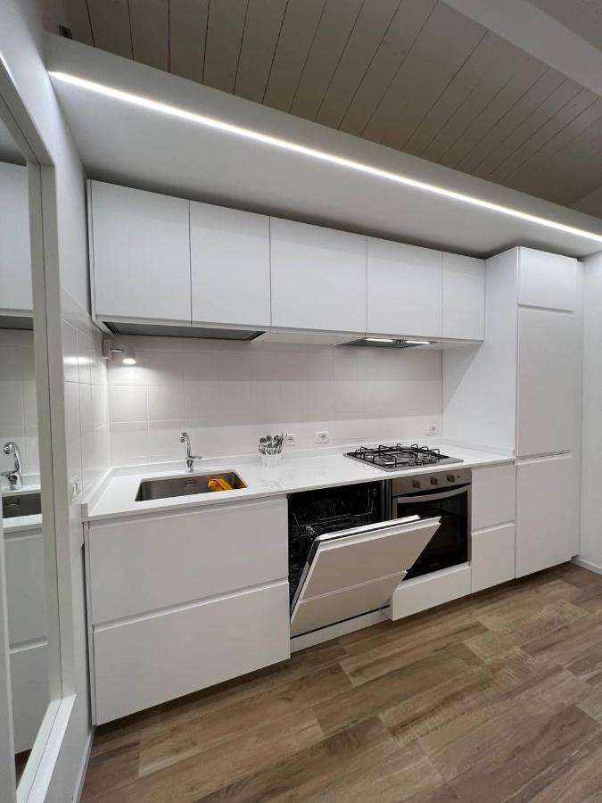 Casa Klimt Vicinissima Al Mare Parcheggio Privato Gratuito Se Disponibile Apartment Pescara Exterior foto
