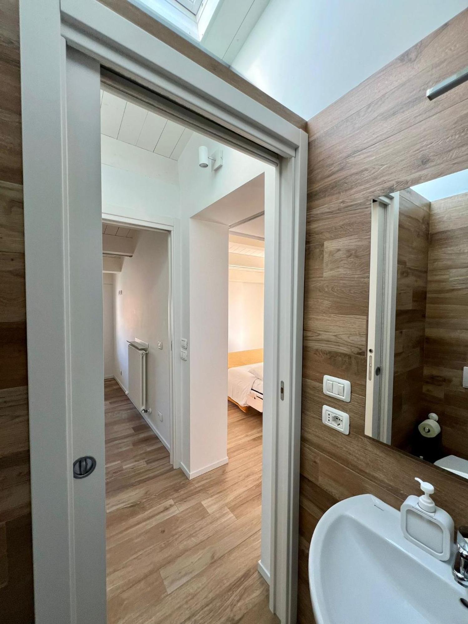 Casa Klimt Vicinissima Al Mare Parcheggio Privato Gratuito Se Disponibile Apartment Pescara Exterior foto