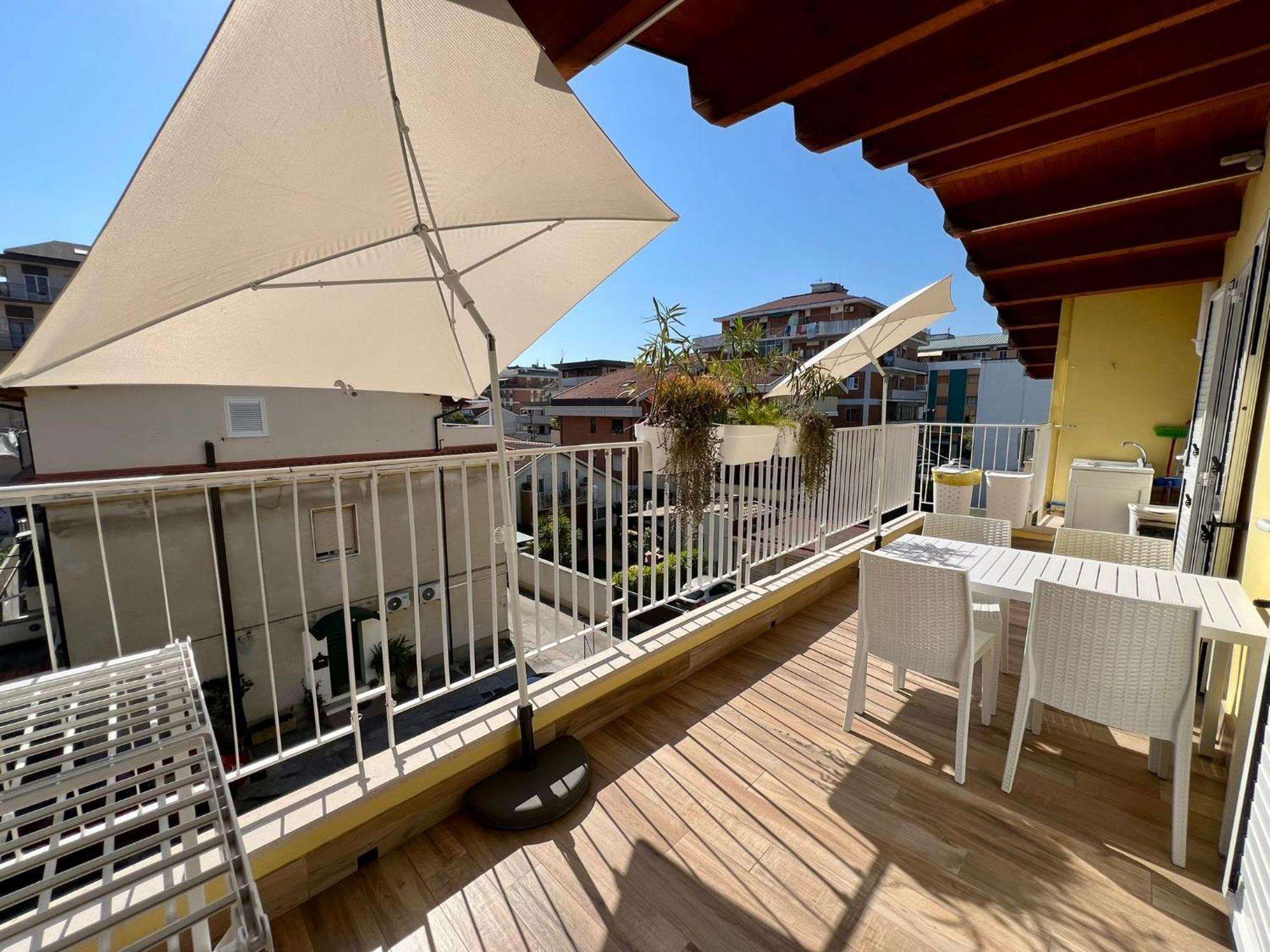 Casa Klimt Vicinissima Al Mare Parcheggio Privato Gratuito Se Disponibile Apartment Pescara Exterior foto